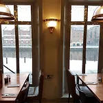 Lil\'S Bar And Bistro